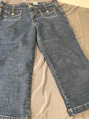 Vintage Y2K Levi’s Patty Capri Dark Wash Flap Pocket Cropped  Size 10